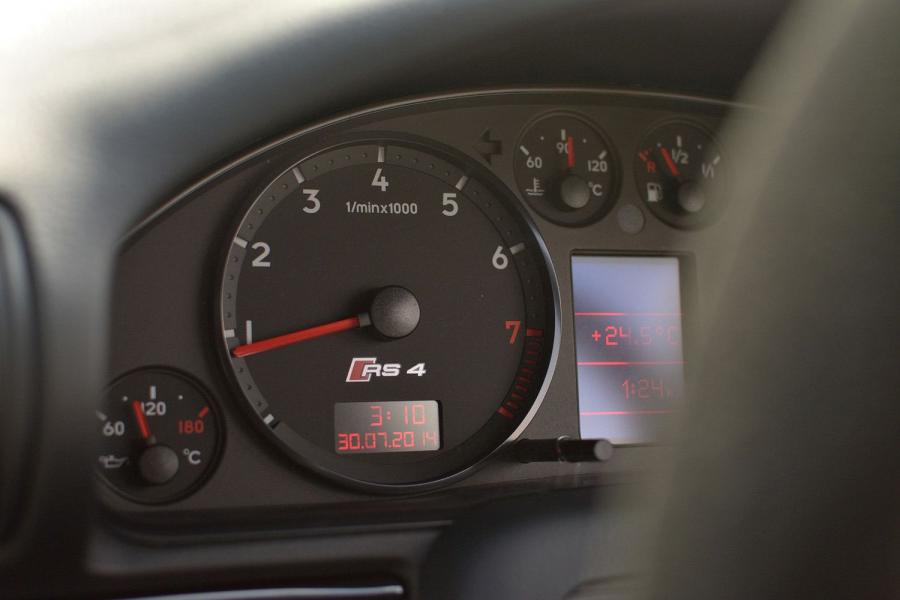 Панель приборов Audi RS4 Avant (B5, 8D) 2000 года  (UK) (фото 25 из 40)